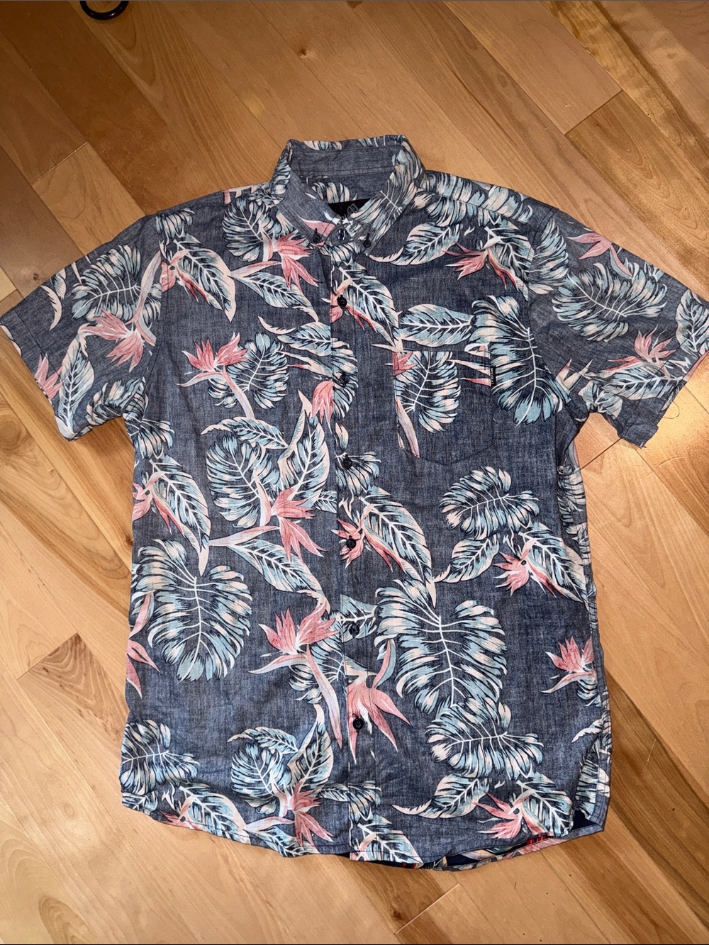 MOLOKAI Surf Co. Men's Short-Sleeve Floral Button-Up Shirt - M